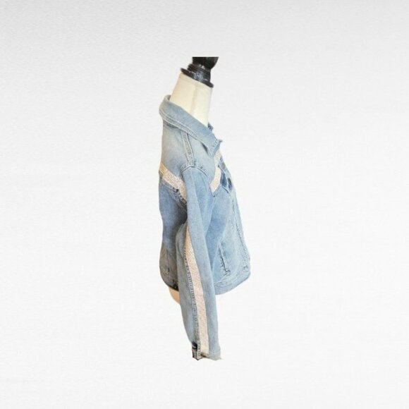 Torrid Denim Long Sleeve Jacket in Light Whitewashed Blue with Embellishments - Picture 2 of 4